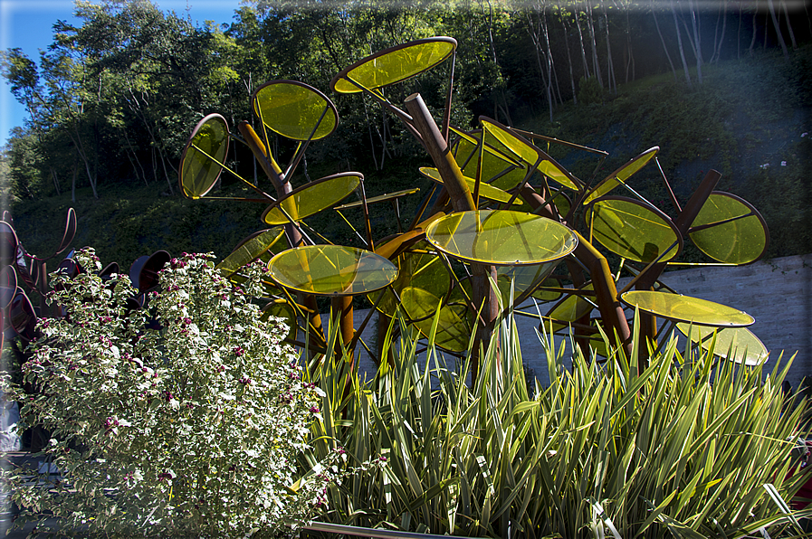 foto Giardini Trauttmansdorff - Giardino degli Innamorati e binocolo di Matteo Thun